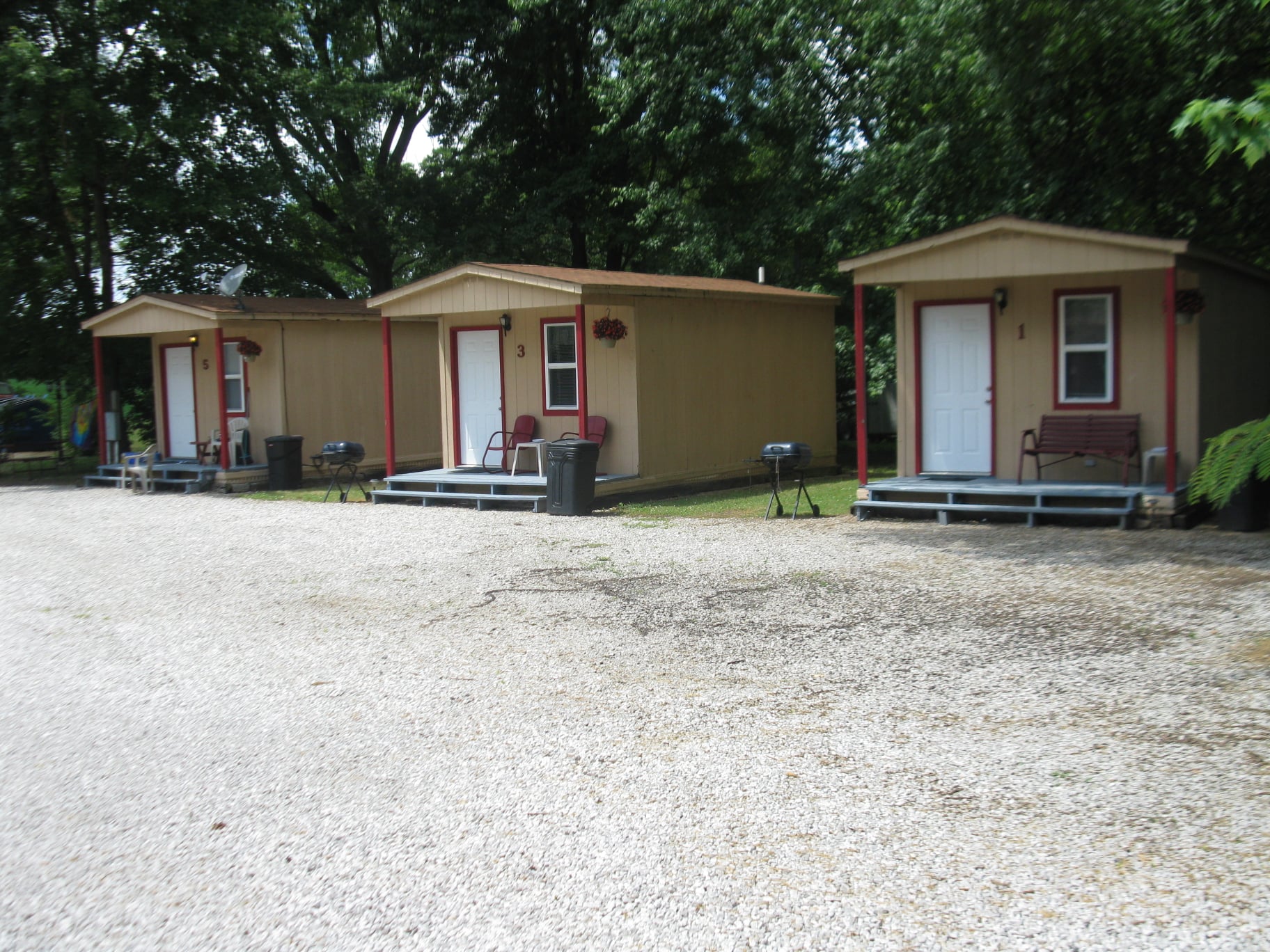 Keyesport Cabins